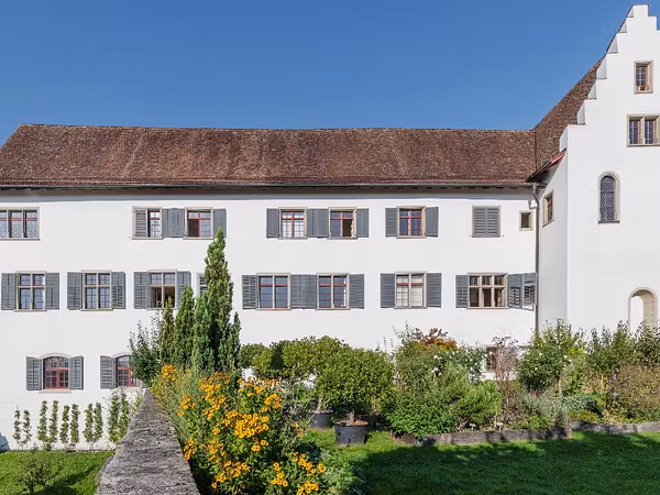 Der Medizinalgarten des Klosters Wettingen. Hinter dem Garten befindet sich eines der Klostergebäude.