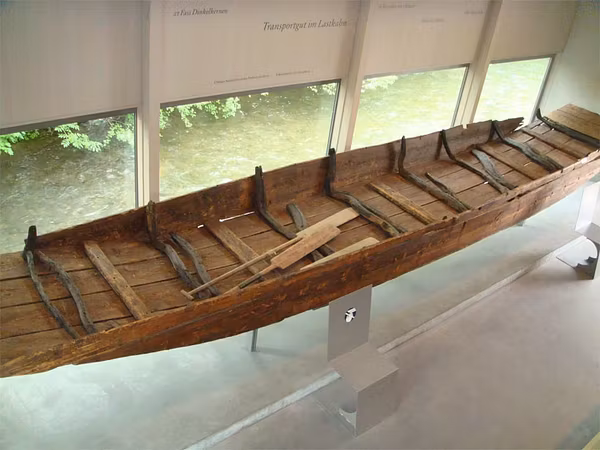 Lastkahn aus dem Wassergraben von Schloss Hallwyl.