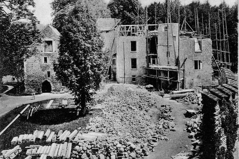 Schwarz/weiss Aufnahme vom Umbau auf Schloss Hallwyl durch Wilhelmina und Walter von Hallwyl
