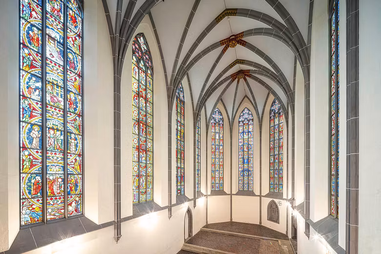 Chor der Klosterkirche Königsfelden mit den berühmten Glasfenstern aus dem Mittelalter.