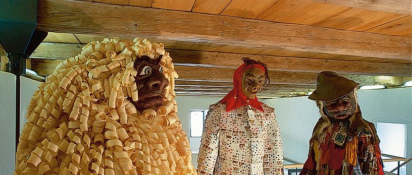 Drei unterschiedliche Figuren aus dem Kornhaus Schloss Hallwyl