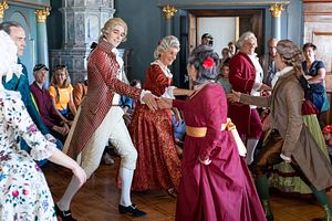 Schweizer Schlössertag: Tanzgruppe "Les Soirées Amusantes" auf Schloss Wildegg
