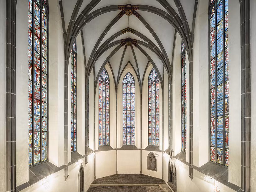 Chor der Klosterkirche Königsfelden mit den berühmten Glasfenstern aus dem Mittelalter
