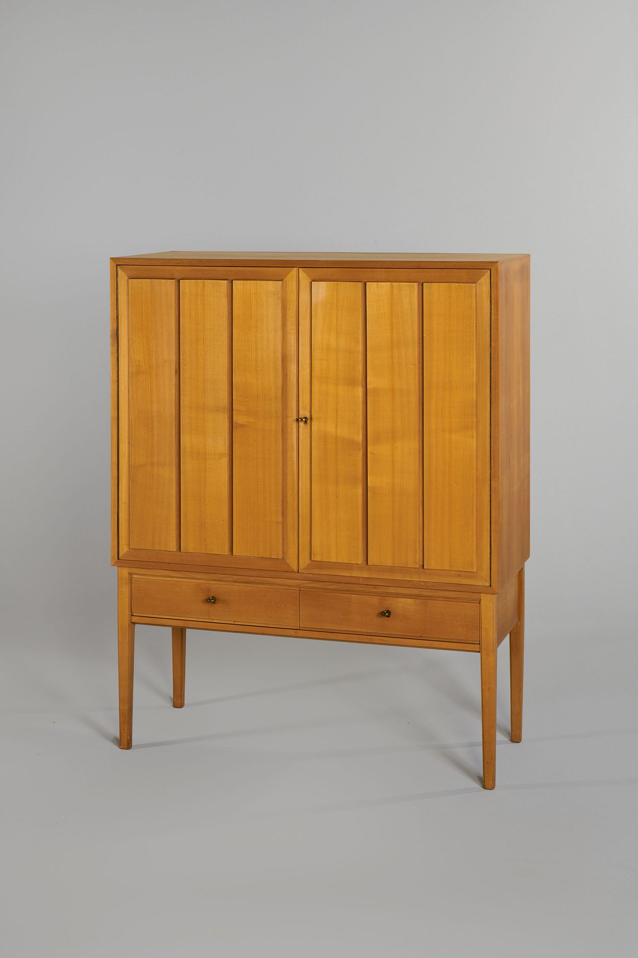 Elegantes Buffet aus Holz aus den 1940er-Jahren