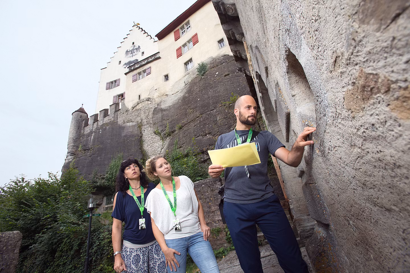Familie auf der Foxtrail Jagd auf Schloss Lenzburg
