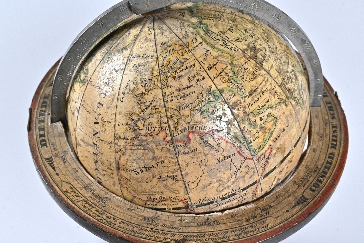 Erdglobus, 1841, 18,5 x 12,5 x 12,5 cm, Sammlung Museum Aargau