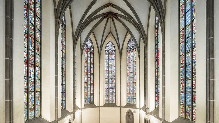 Chor der Klosterkirche Königsfelden mit den berühmten Glasfenstern aus dem Mittelalter