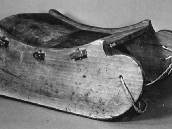 Holzschlitten "Küttiger Frosch" aus der Sammlung Museum Aargau.