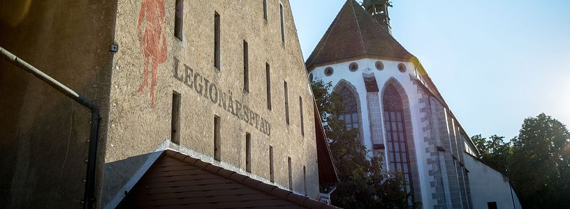 Die Klosterscheune der Klosterkirche beim Legionärspfad