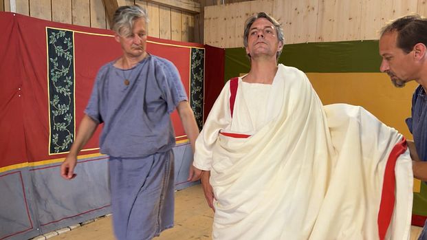 Kommandant von Vindonissa mit zwei Sklaven