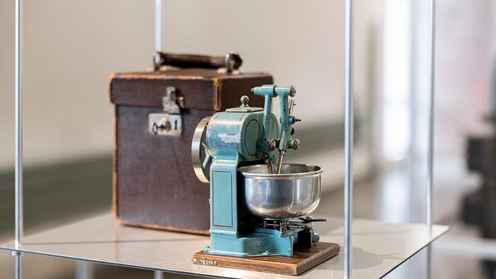 Kleine Teigmaschine der Artovex; Mini-Format für Vertreterbesuche.