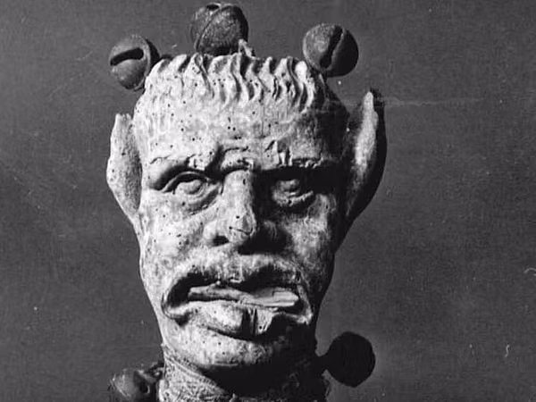 Steinerne Büste einer Narrenfigur aus der Sammlung Museum Aargau.
