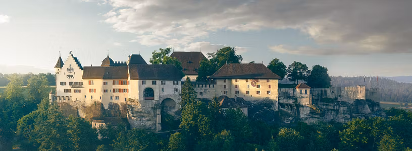 Luftaufnahme von Schloss Lenzburg