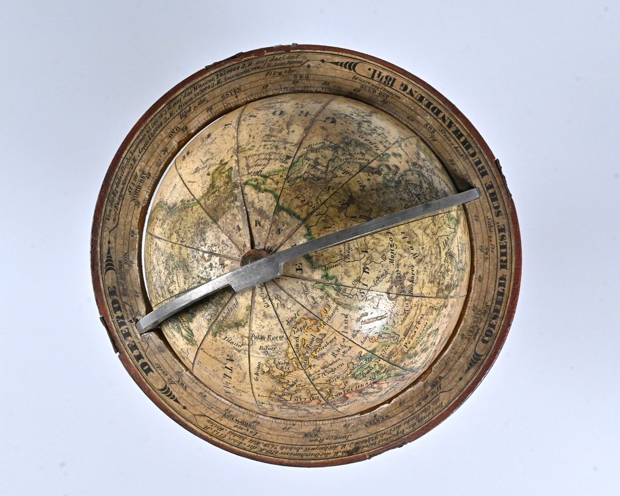 Erdglobus, 1841, 18,5 x 12,5 x 12,5 cm, Sammlung Museum Aargau