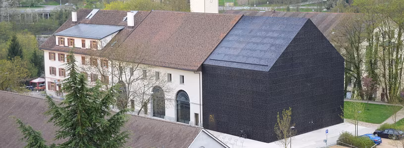 Aussenaufnahme der Löwenscheune auf der Klosterhalbinsel Wettingen.