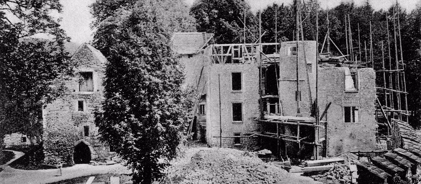Schwarz/weiss Aufnahme vom Umbau auf Schloss Hallwyl durch Wilhelmina und Walter von Hallwyl