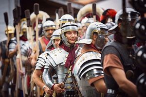 Römertag Vindonissa 2022: Legionäre im Amphitheater Windisch