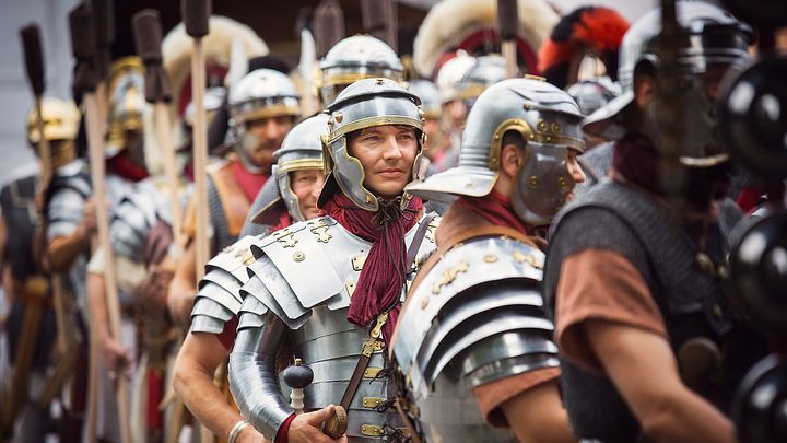 Gerüstete römische Legionäre am Römertag