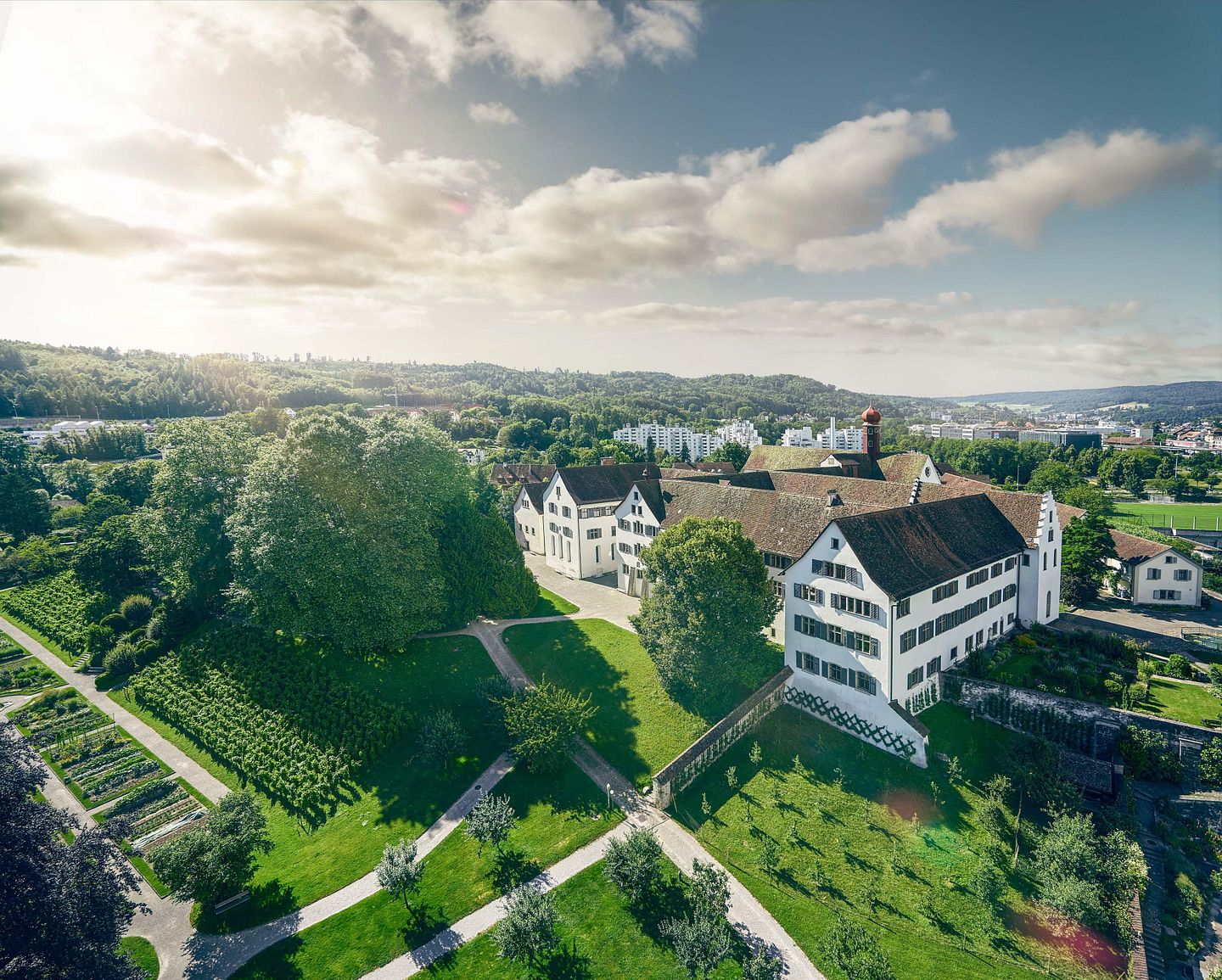 Luftaufnahme Klosterhalbinsel Wettingen im Gegenlicht