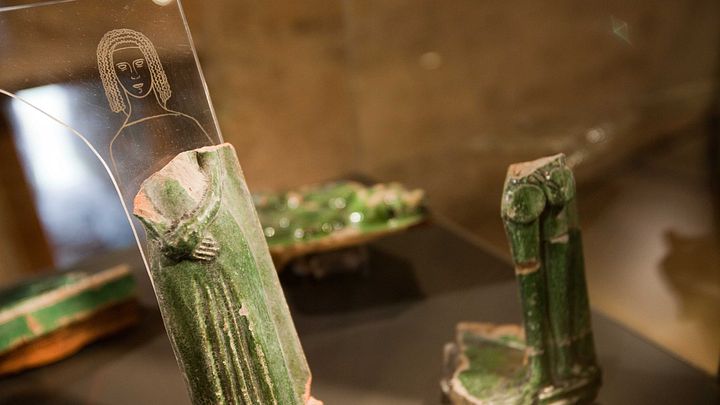 Historisch Figuren aus damaligen Zeiten in der Dauerausstellung im Schloss Habsburg 
