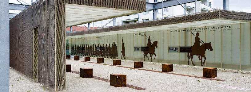 Hauptsstrasse und Südtor (via et Porta Praetoria) des Legionslagers Vindonissa