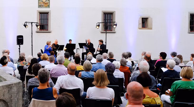 Konzert von argovia philharmonic auf der Klosterhalbinsel Wettingen