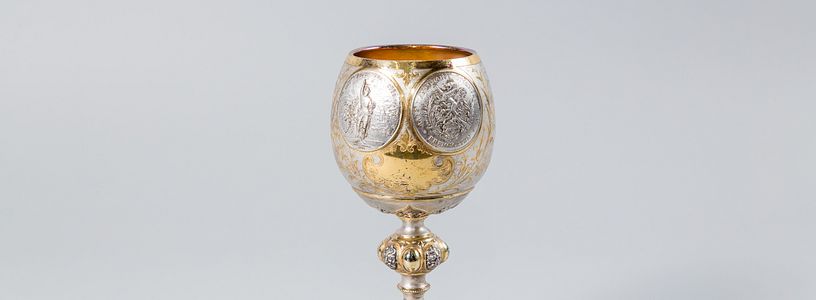 Kelch aus der Sammlung Museum Aargau vor weissem Hintergrund.
