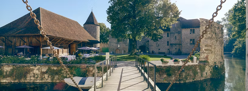 Brücke zum wunderschön Schlosshof Schloss Hallwyl