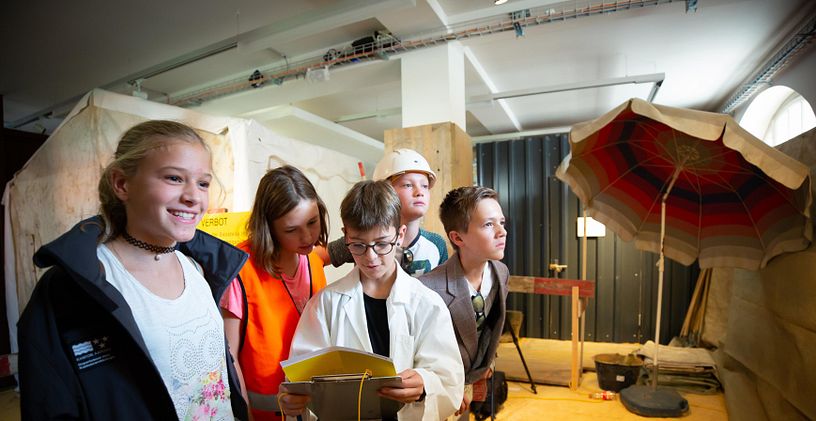 Kinder als Archäologe, Grabungstechniker verkleidet im Vindonissa Museum