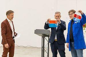 Eröffnung erweitertes Sammlungszentrum Egliswil: Marco Castellaneta, Direktor Museum Aargau; Chefkurator Rudolf Velhagen und Comedian David Bröckelmann als Abwart (von links nach rechts)