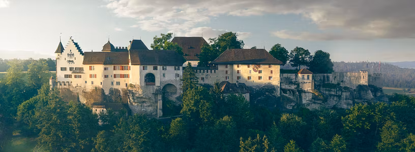 Luftaufnahme von Schloss Lenzburg