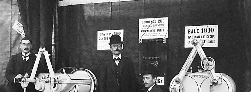 Messestand mit Teigmaschinen der Firma Artovex aus Aarau um das Jahr 1920.