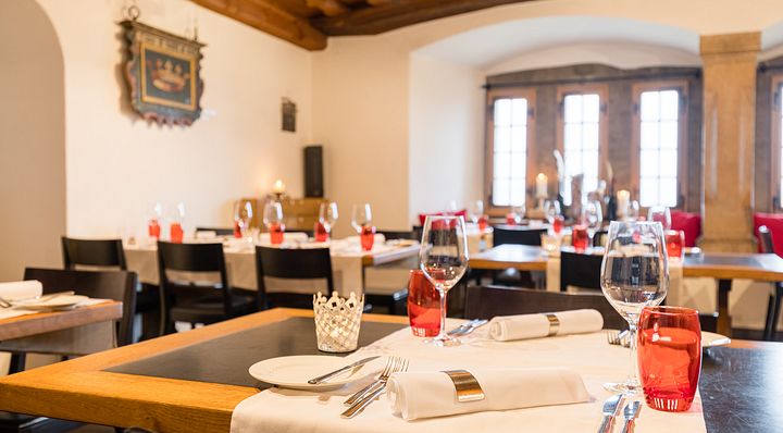 Innenraum Taverne Schlossrestaurant Habsburg: Gedeckte Tische