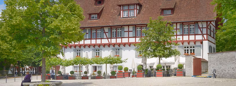 Aussenaufnahme Restaurant Gasthof Sternen auf der Klosterhalbinsel Wettingen.